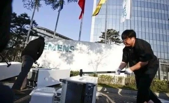 新东方直播带货，罗永浩创业，俞敏洪和罗永浩互换人生？聊聊理想主义和务实主义的区别￼