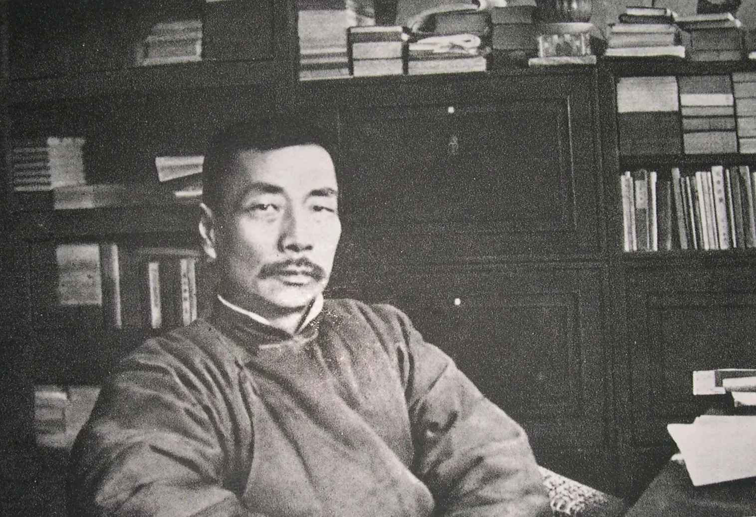 为什么自比鲁迅的让我觉得不像，王小波门下走狗我也觉得不好，应该是“人只有不完美 值得歌颂”