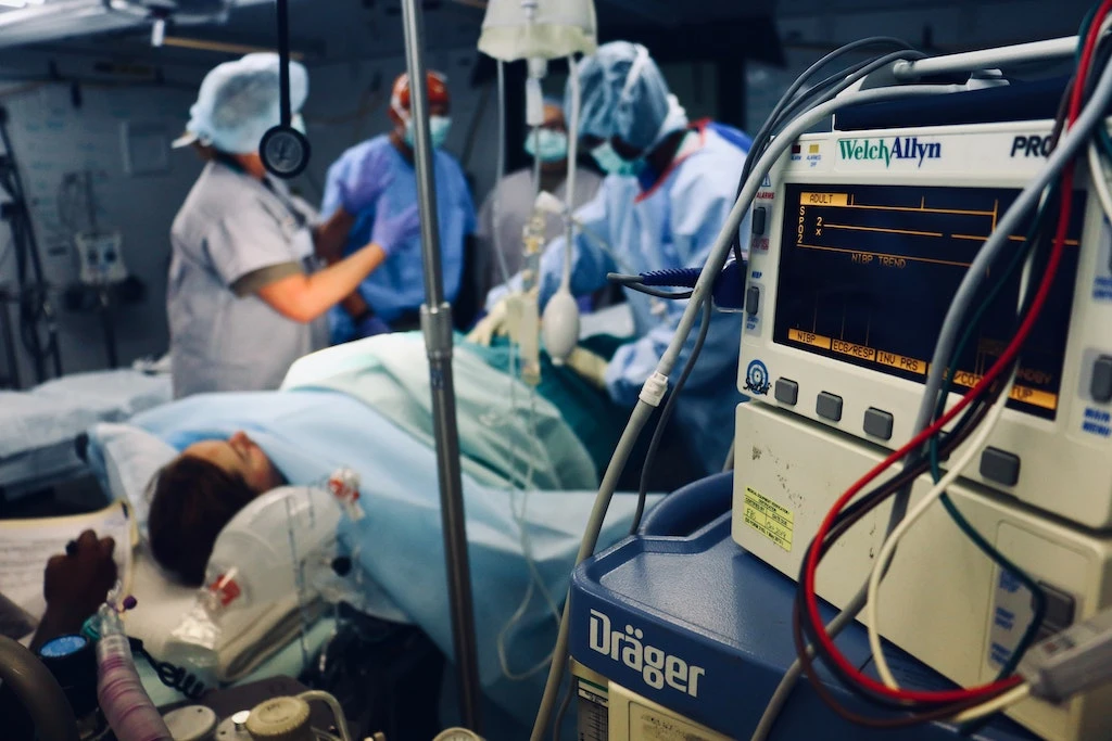 2022年的最后一天,我爸白肺了,我把我爸送进了ICU